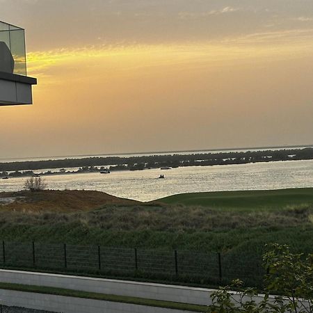 Beachside Sunset Residence Abu Dhabi Exterior photo