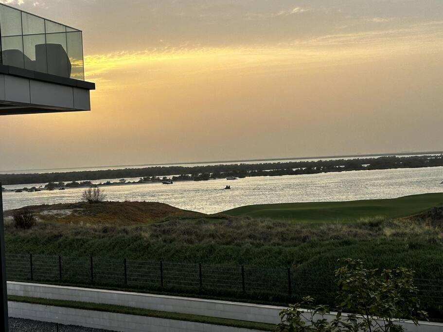 Beachside Sunset Residence Abu Dhabi Exterior photo